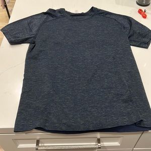 Men’s lululemon top